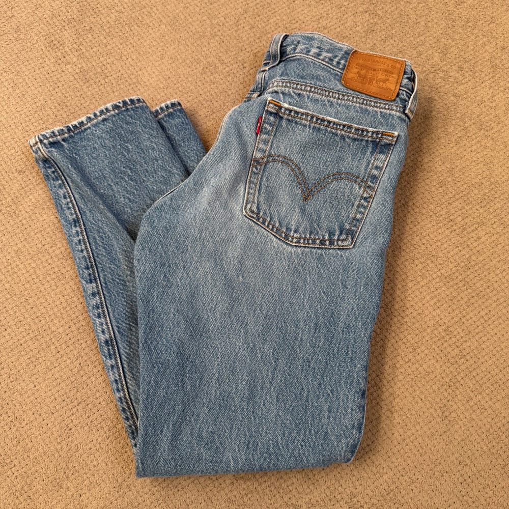 Levis Premium Wedgie Straight Leg Jeans Medium Wash Blue Denim Size 27